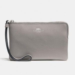 🆕️  COACH Corner Zip Wristlet